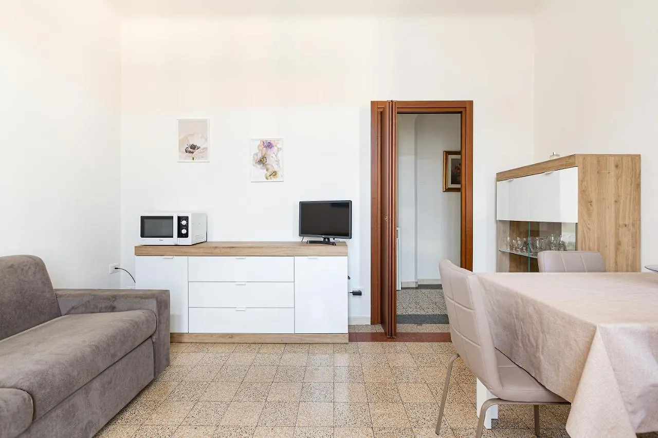 Guesthost - Ca' Granda M5 Bright Apartment Italia