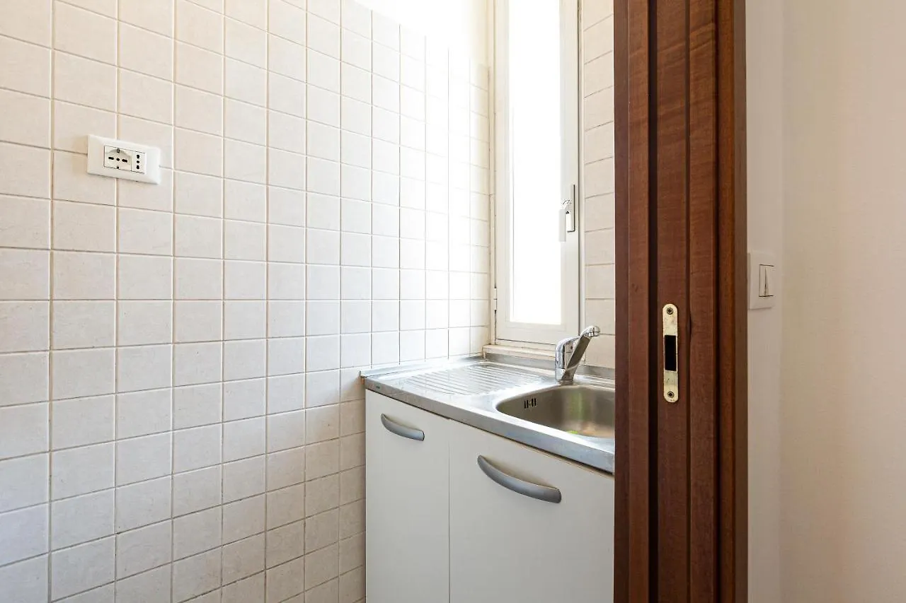 Guesthost - Ca' Granda M5 Bright Apartment Italia