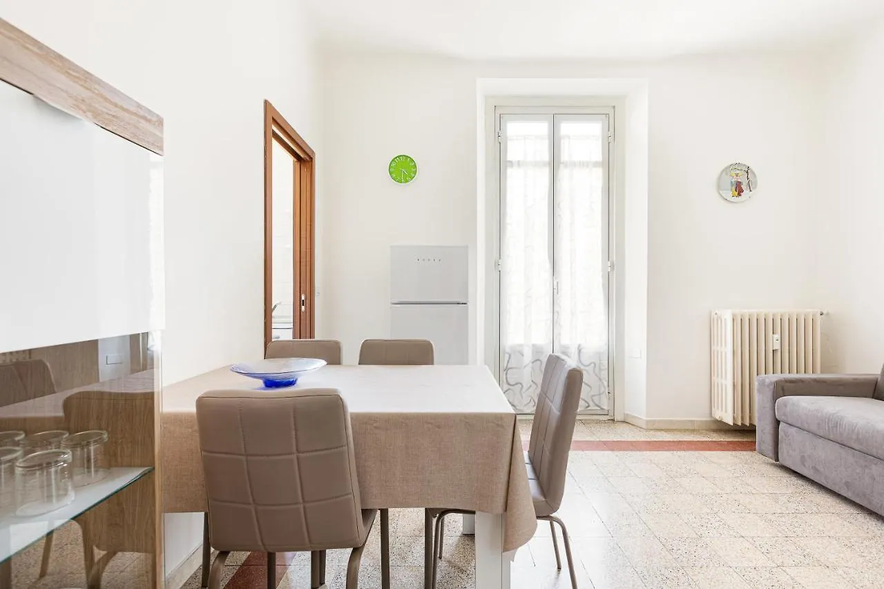 Guesthost - Ca' Granda M5 Bright Apartment 0*, Milano Italia