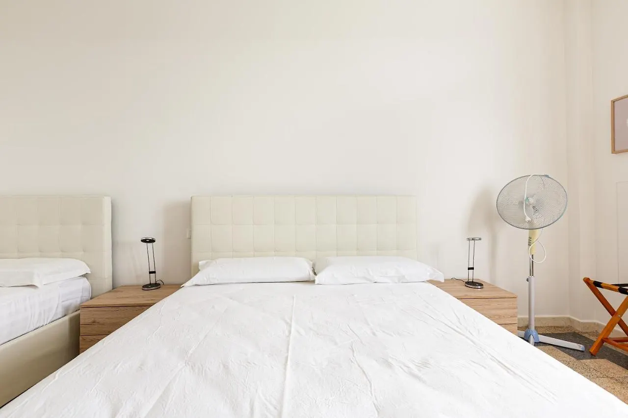 Guesthost - Ca' Granda M5 Bright Apartment Milano