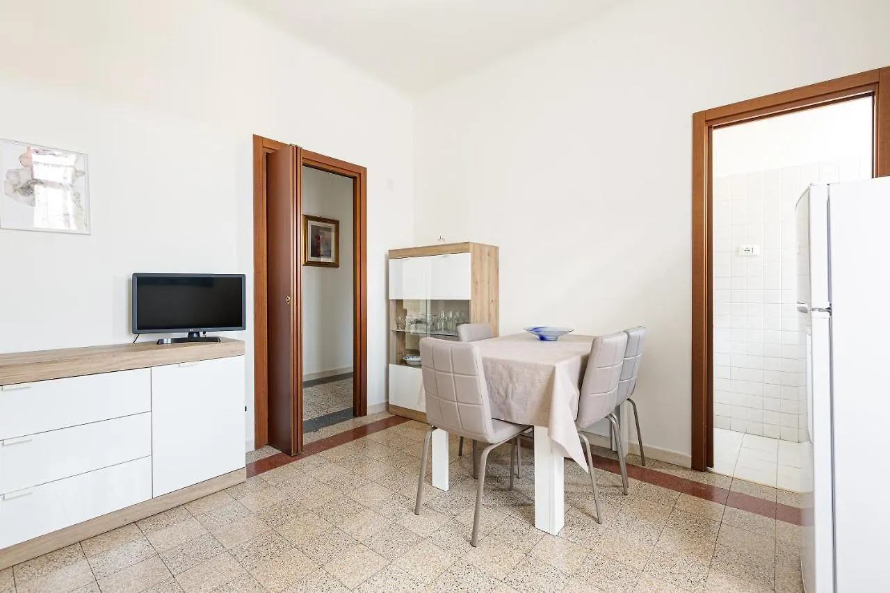 Guesthost - Ca' Granda M5 Bright Apartment