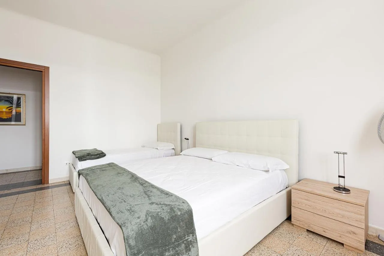 Guesthost - Ca' Granda M5 Bright Apartment 0*, Milano